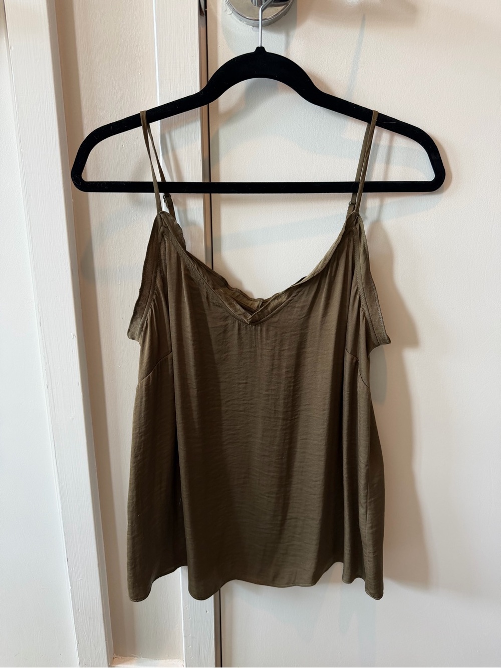 Vince Camuto Olive Green V-Neck Spaghetti Strap Camisole